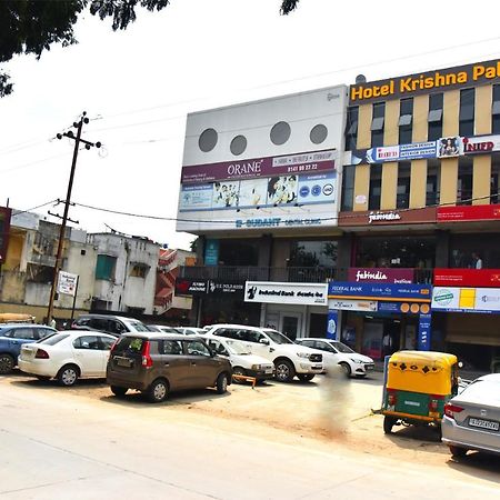 Hotel Krishna Palace อานันด์ ภายนอก รูปภาพ